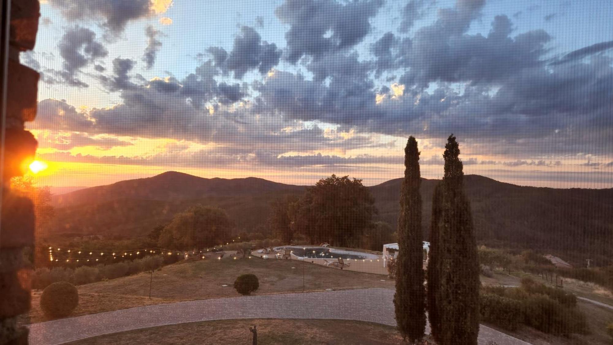 Vin Hotel - Wine Resort And Agriturismo Montieri Ngoại thất bức ảnh