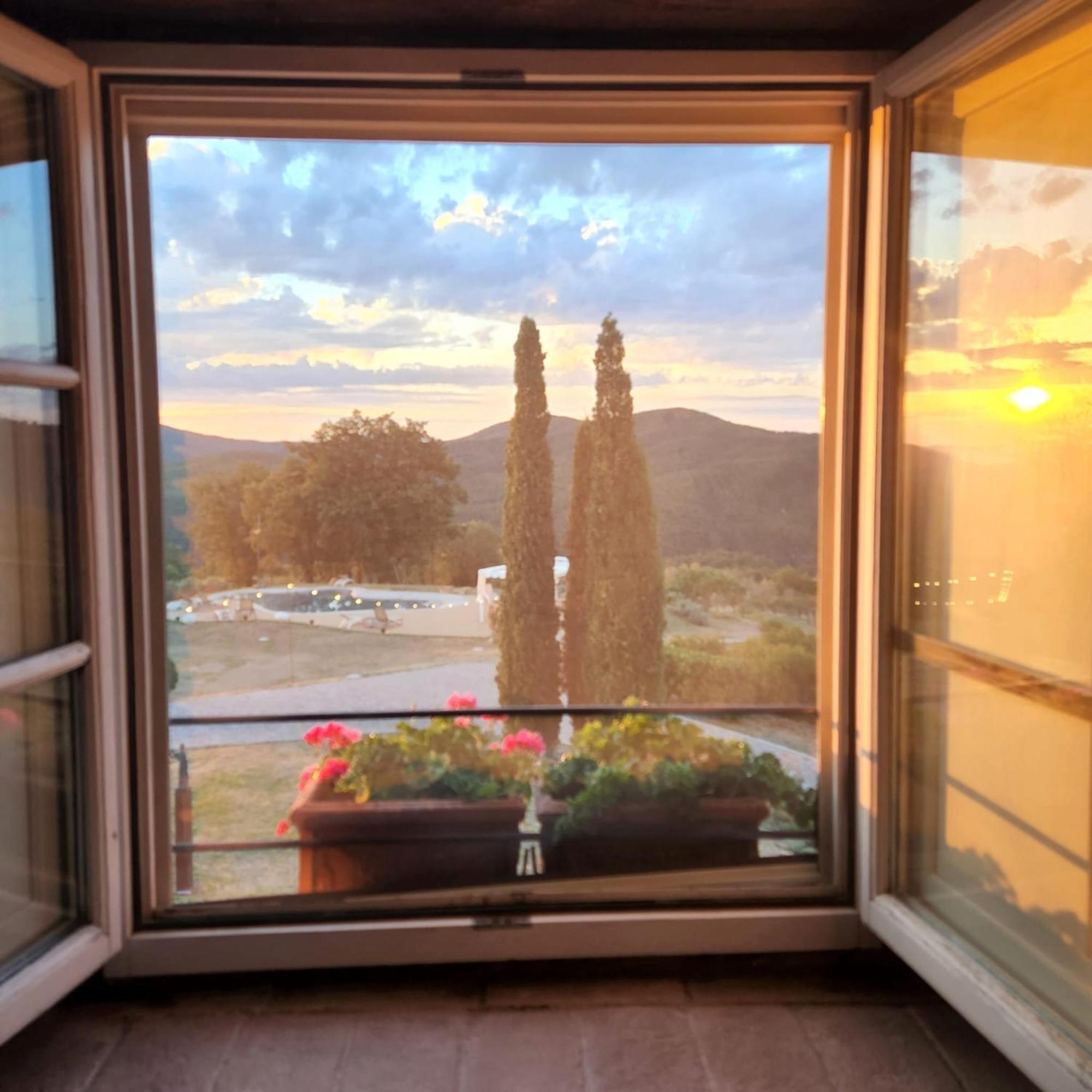 Vin Hotel - Wine Resort And Agriturismo Montieri Ngoại thất bức ảnh